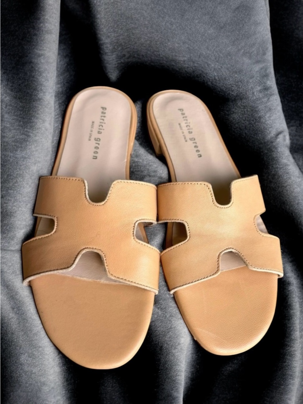 🆕 Patricia Green Hallie Flat Sandals Beige Leather